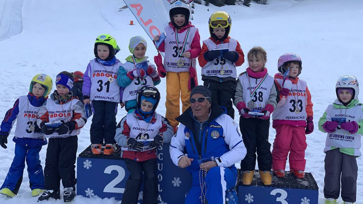 Skirennen am Ende des Skikurses für Einheimische